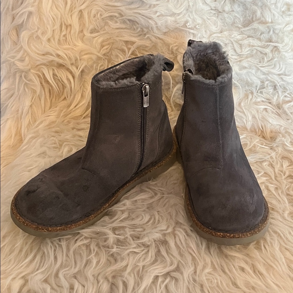 Cozy Gray Winter Boots - Picture 3 of 9